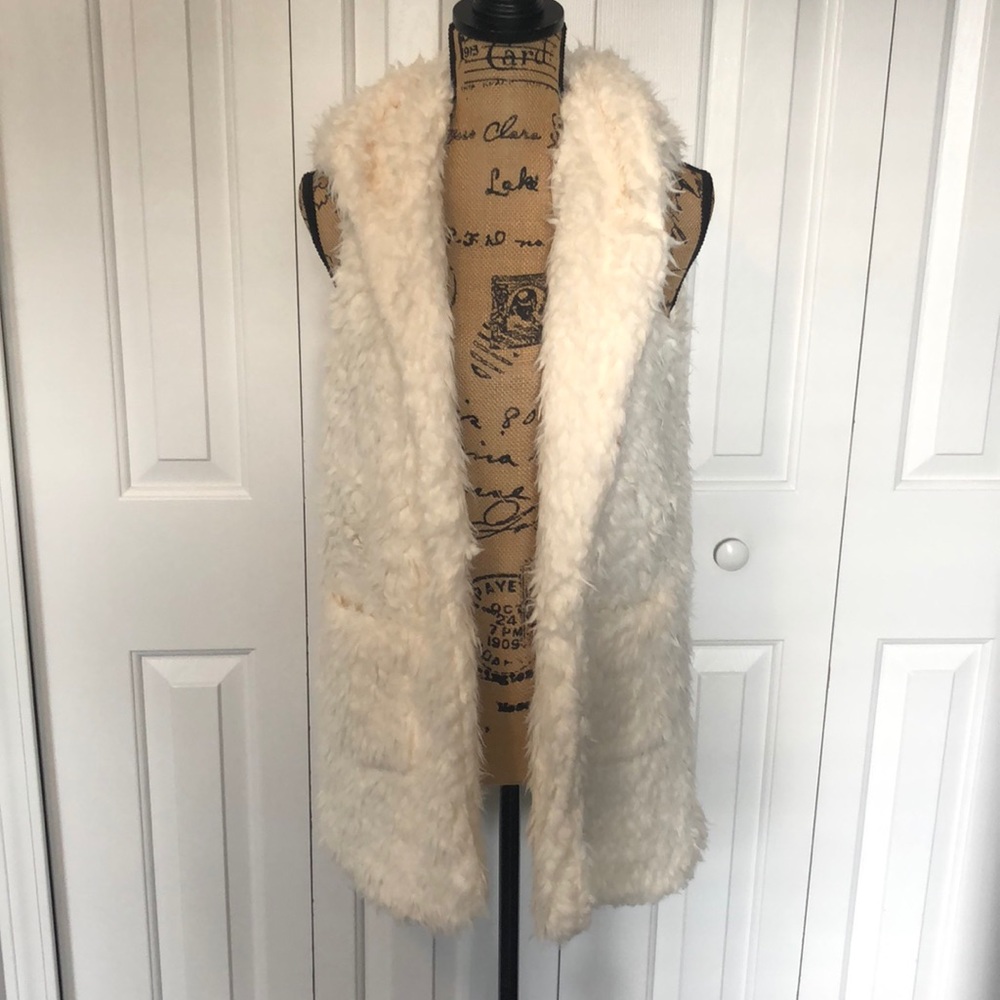 BNWT Listicle Cream Fuzzy Hooded Vest